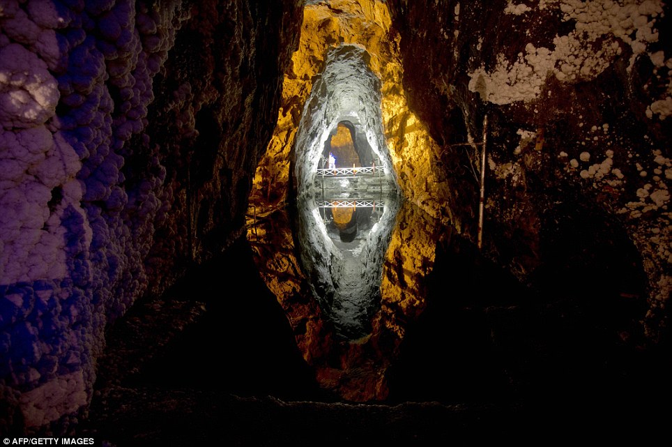 article-2237879-162FDF7F000005DC-421_964x641