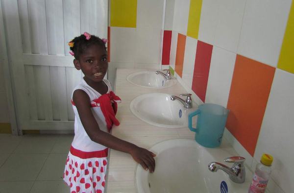 A little girl enjoys bathroom facilities donated by UN agencies at a school in Guapi, Colombia. Photo: FAO/Nady Gonzalez
