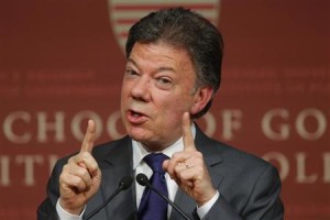 Colombian President Juan Manuel Santos speaks at the Kennedy School of Government at Harvard University in Cambridge, Massachusetts September 25, 2013. Credit: Reuters/Brian Snyder