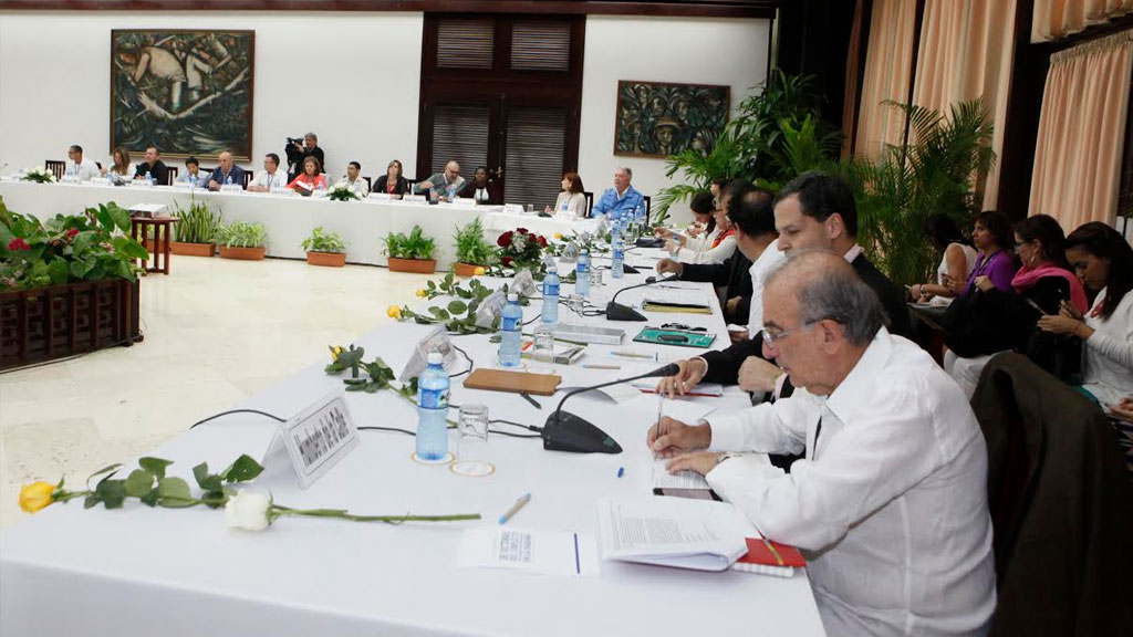 Government and FARC delegates meet with victims in Havana (Photo: Colombian government)