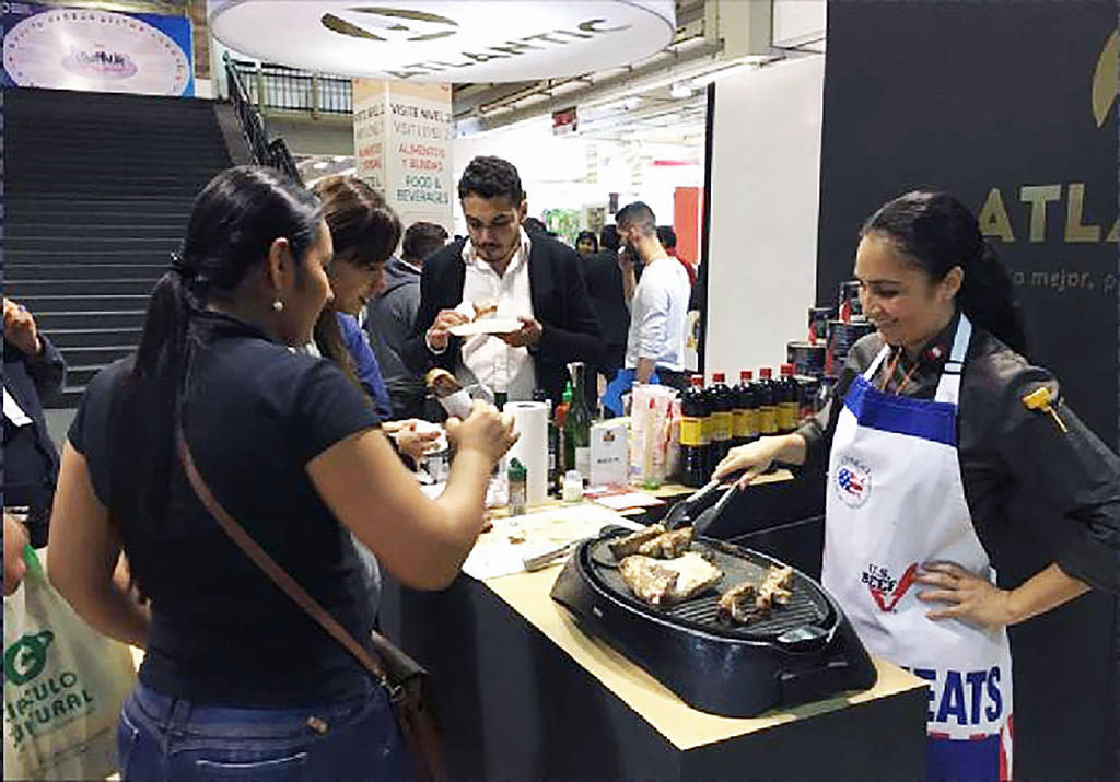 Chef Cecilia Alfaro prepares U.S. pork tasting samples at Alimentec 2016