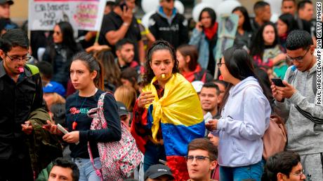 191121151007-01-colombia-strike-1121-large-169